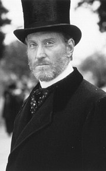 Charles Dance